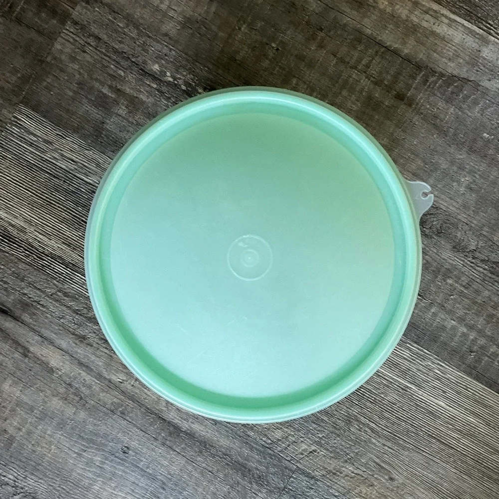 Tupperware Crisp It 1424 Lettuce Keeper Jadeite Green W, Dome Lid Spike & core